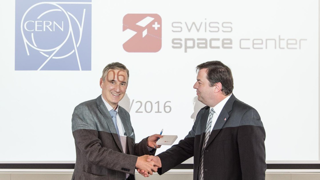 © CERN 2016/ Maximilien Brice. Martin Steinacher, Director for Finance and Human Resources at CERN, and Volker Gass, Swiss Space Center's Director. 