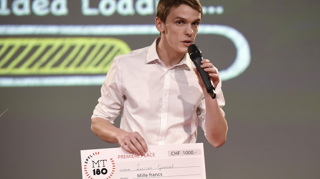Lucas Güniat remporte la 3e édition du concours Ma thèse en 180 secondes EPFL© 2017 Christian Brun