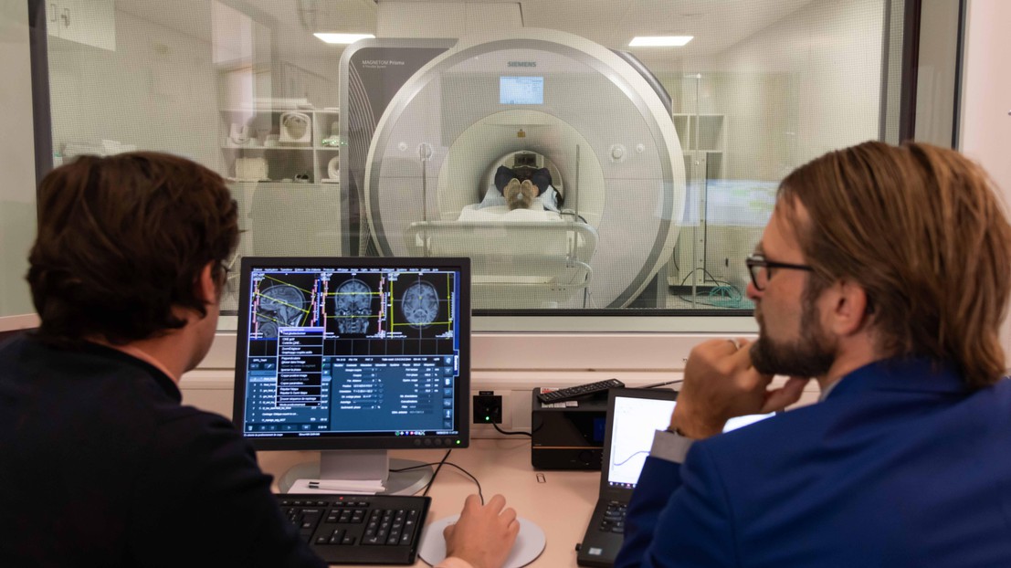 Dr Philip Koch and Professor Friedhelm Hummel performing an MRI. Credit: F. Hummel (EPFL)