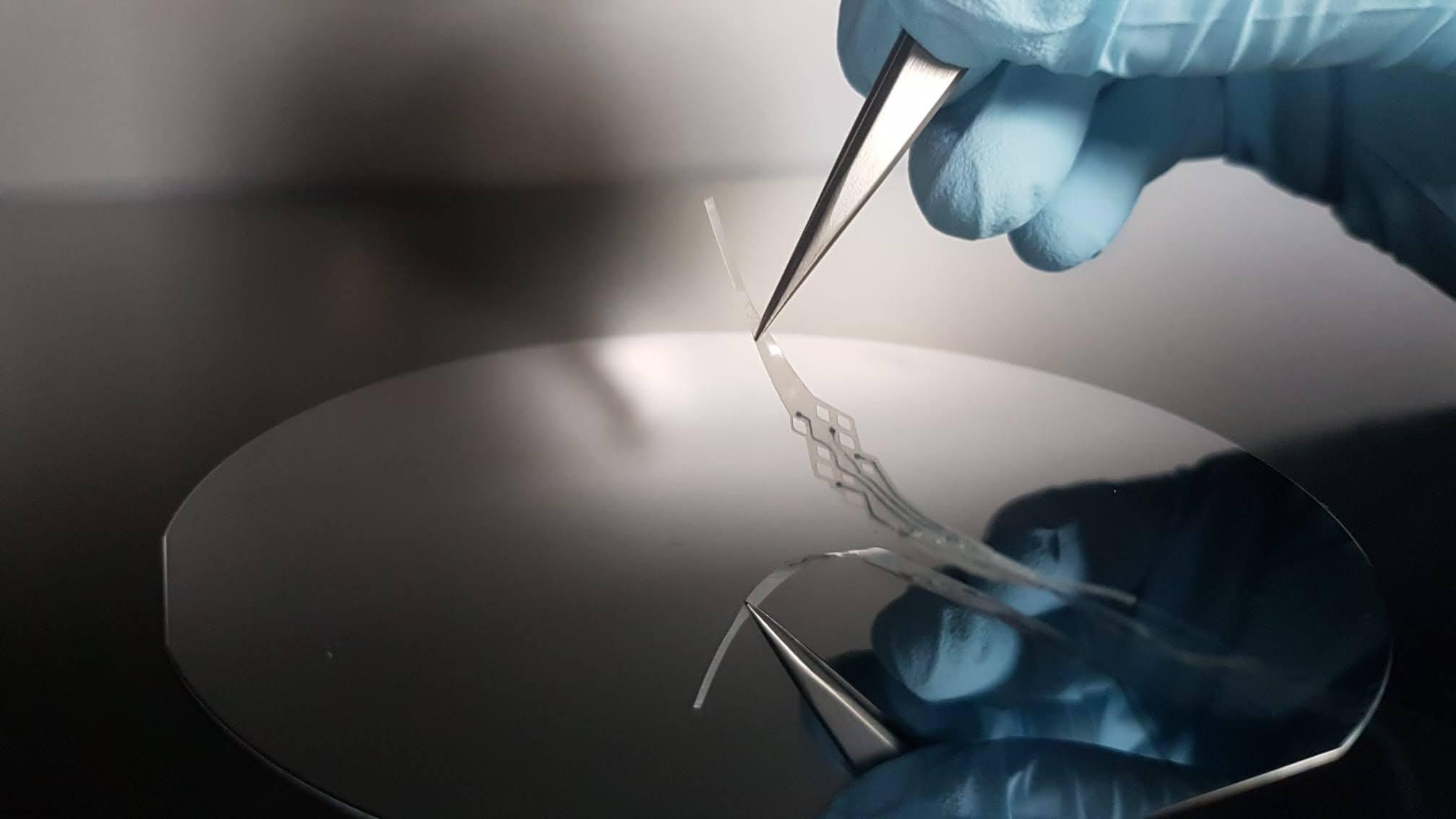 Next-generation implants will be biodegradable and non-invasive - EPFL