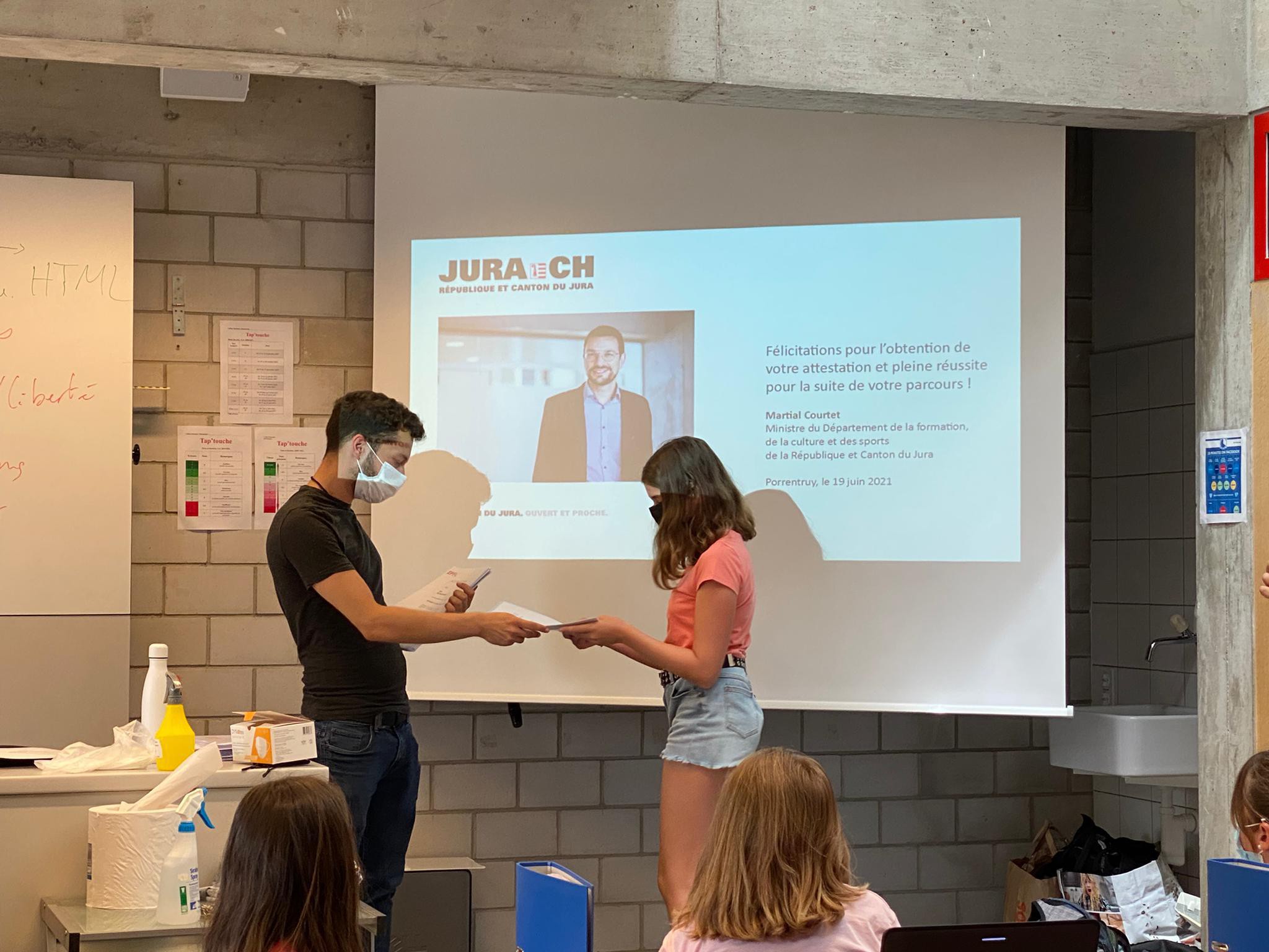 Internet &  Code pour les filles à Porrentruy (JU) © 2021 EPFL