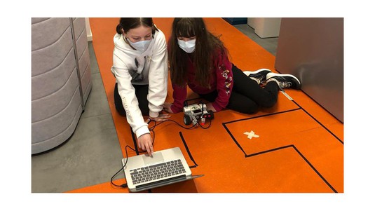 Les robots, c'est l'affaire des filles à Renens (VD) © 2021 EPFL