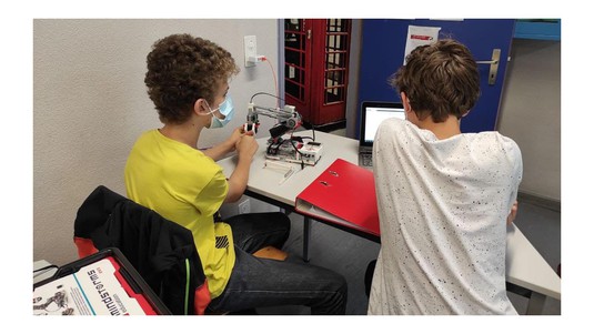 Construire et programmer un robot à Sion (VS) © 2021 EPFL