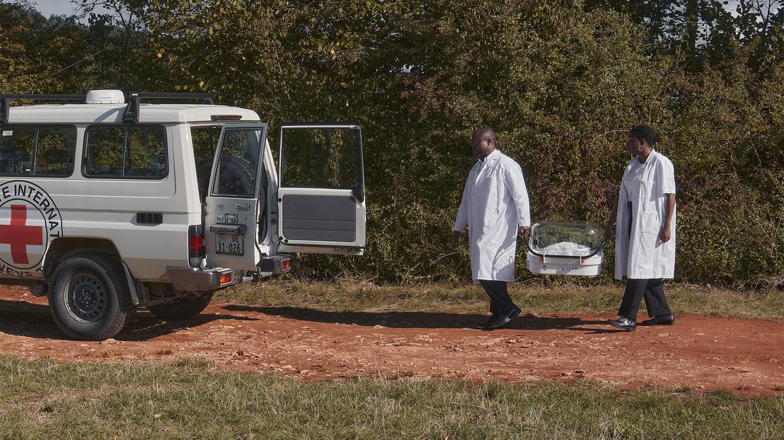 Le transport de nouveaux-nés vers des centres de santé est un défi en Afrique. Photos Fabien Roy / DR