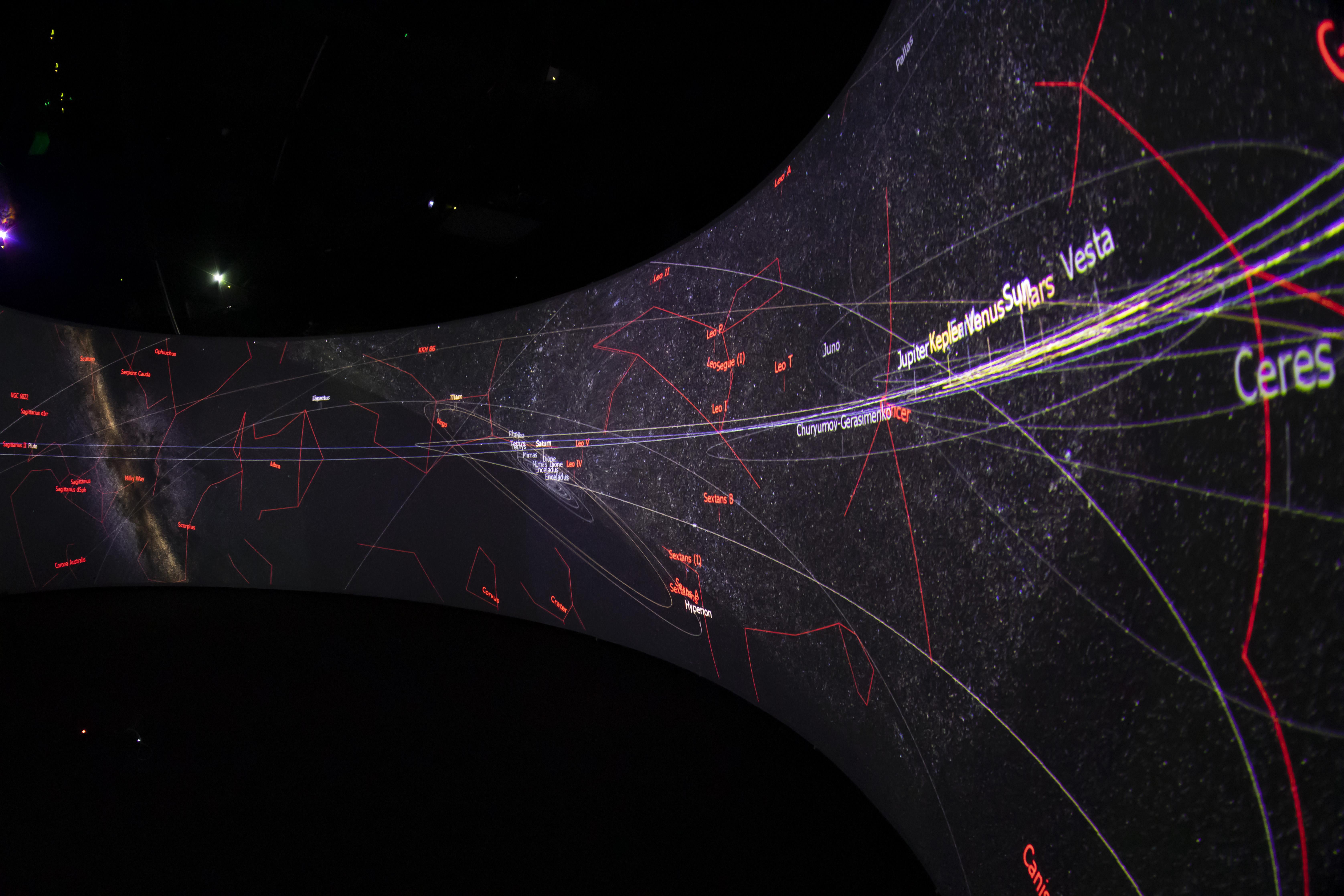 Explore the universe with virtual reality EPFL
