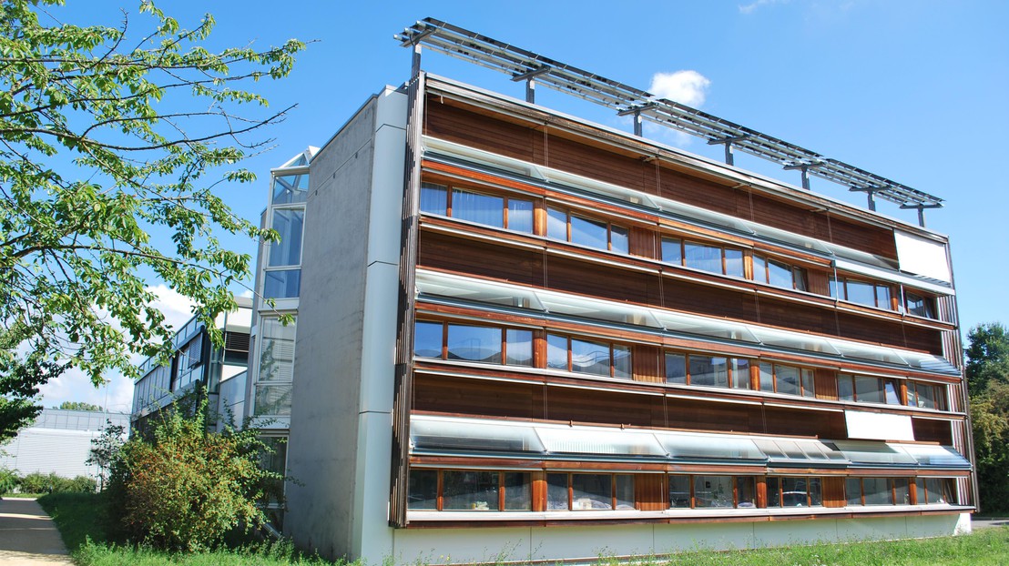 LESO building with anidolic façade system © 2021 EPFL