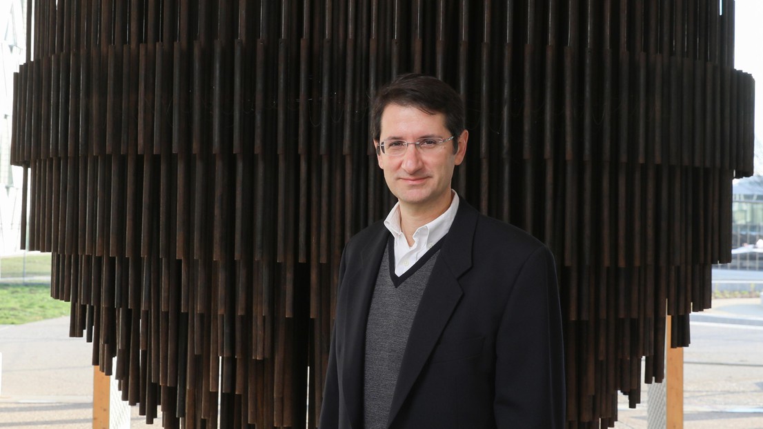 Le professeur Athanasios Nenes est à l'EPFL depuis 2018. © Alain Herzog / EPFL