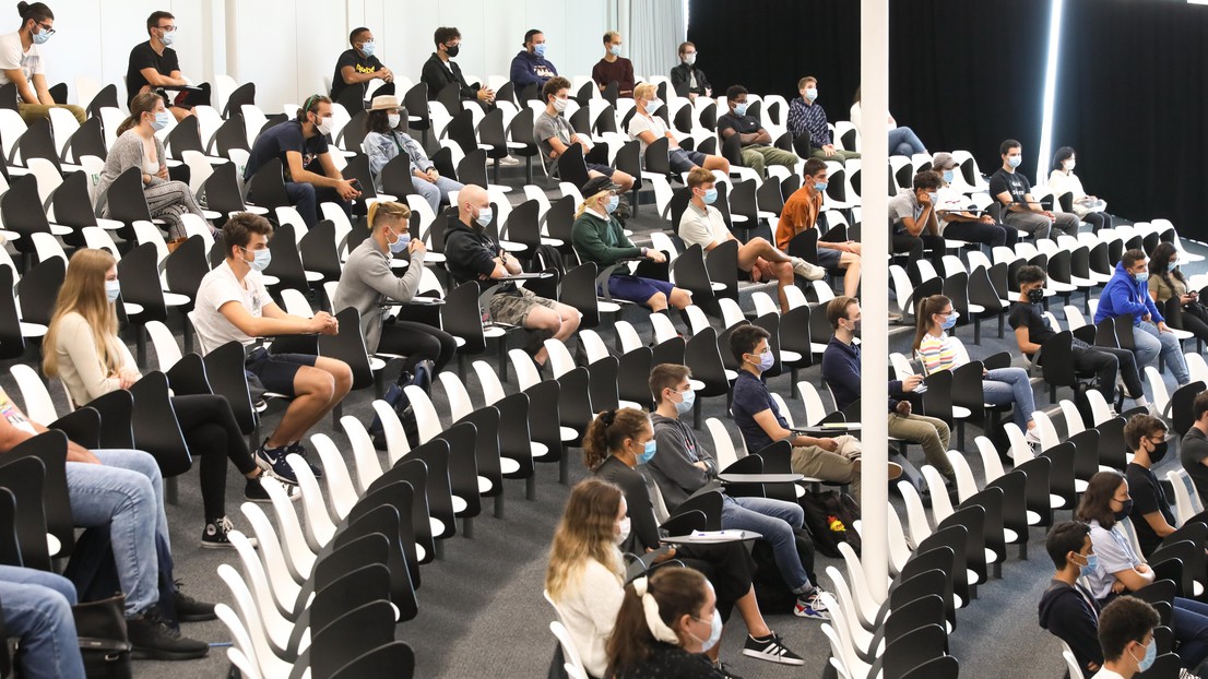 Le nouveau programme doctoral conjoint en Learning Sciences s'adresse en particulier aux diplômées et diplômés de Master dans les disciplines liées aux STEM. © Alain Herzog 2021 EPFL