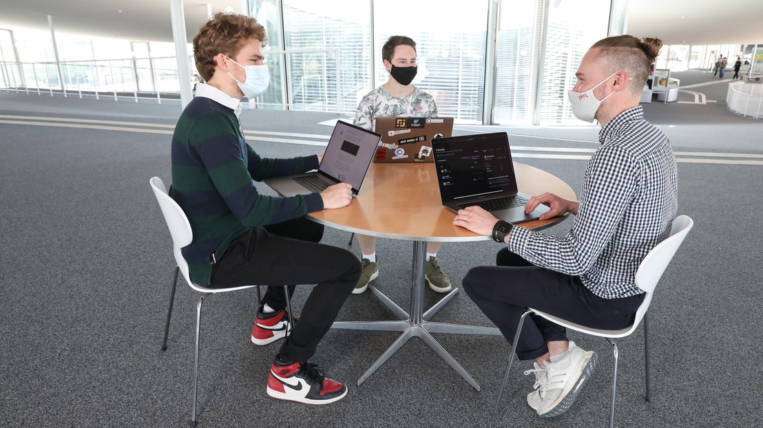 From left to right: Gaspard Peduzzi, Antoine Mouran and Jean Chambras. © 2021 EPFL / Alain Herzog - CC BY-SA 4.0 From left to right: Gaspard Peduzzi, Antoine Mouran and Jean Chambras. © 2021 EPFL / Alain Herzog - CC BY-SA 4.0