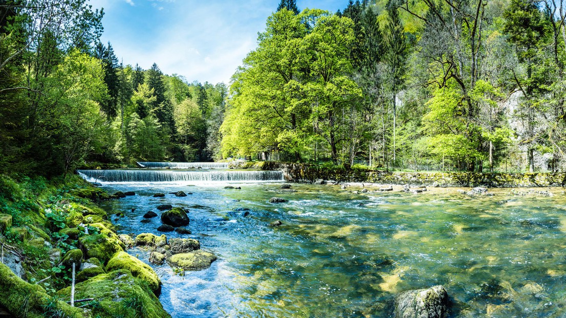 La hausse des précipitations va augmenter le débit des rivières durant l’hiver. (L’Areuse, Jura)© iStock