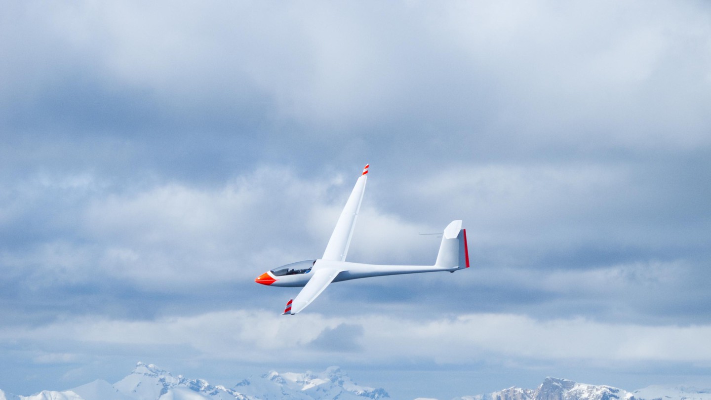 Glider over mountains © iStock /  EPFL 2022