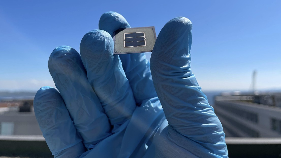 EPFL scientists in Neuchâtel have developed a tandem solar cell that can deliver a certified efficiency of 29.2%. © Christian Wolff / EPFL