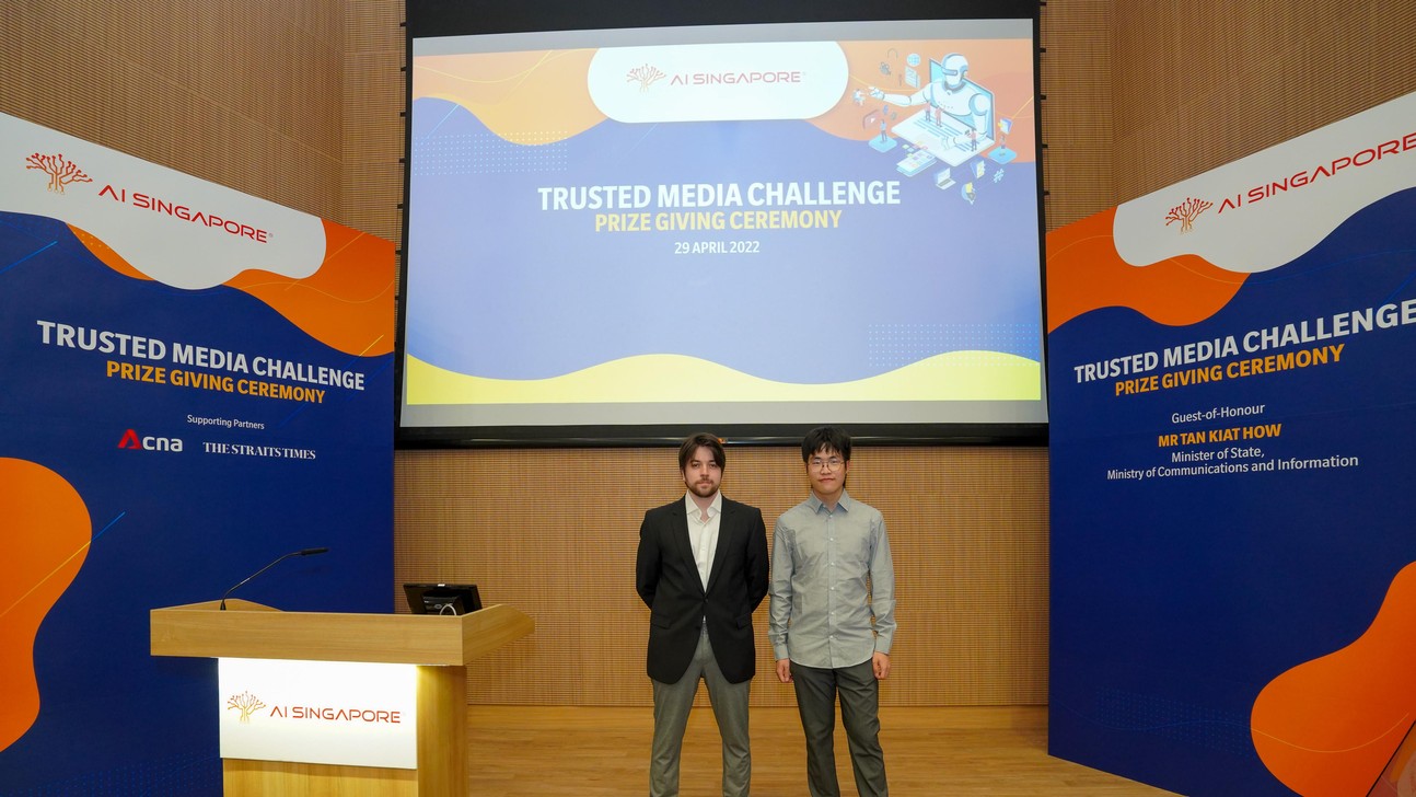 Peter Grönquist and Yufan Ren in Singapore © AI Singapore / EPFL 2022