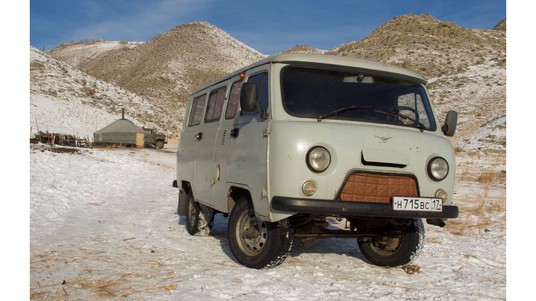 The cross-country UAZ to move between the study sites © D. Khovalyg D / EPFL 2020