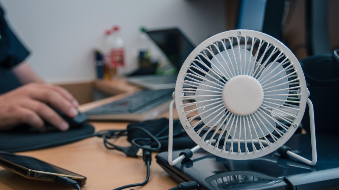 Individuals display very different levels of thermal comfort under normal office conditions © iStock
