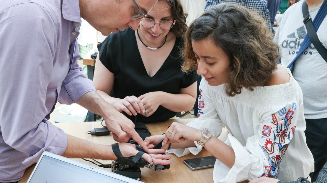 L'orthèse robotique pour César © EPFL/Murielle Gerber