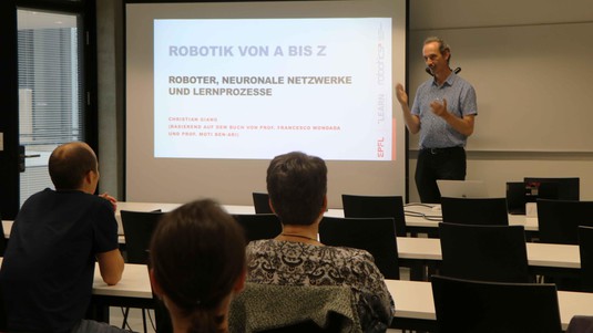 © 2022 EPFL - Prof. Francesco Mondada zu "Robotique educative"