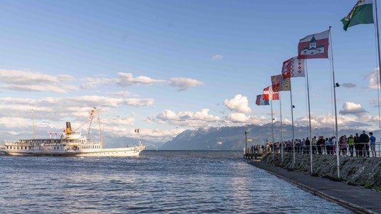 LSS participants are waiting to embark on a cruise on Lake Geneva. © Titouan Veuillet, EPFL