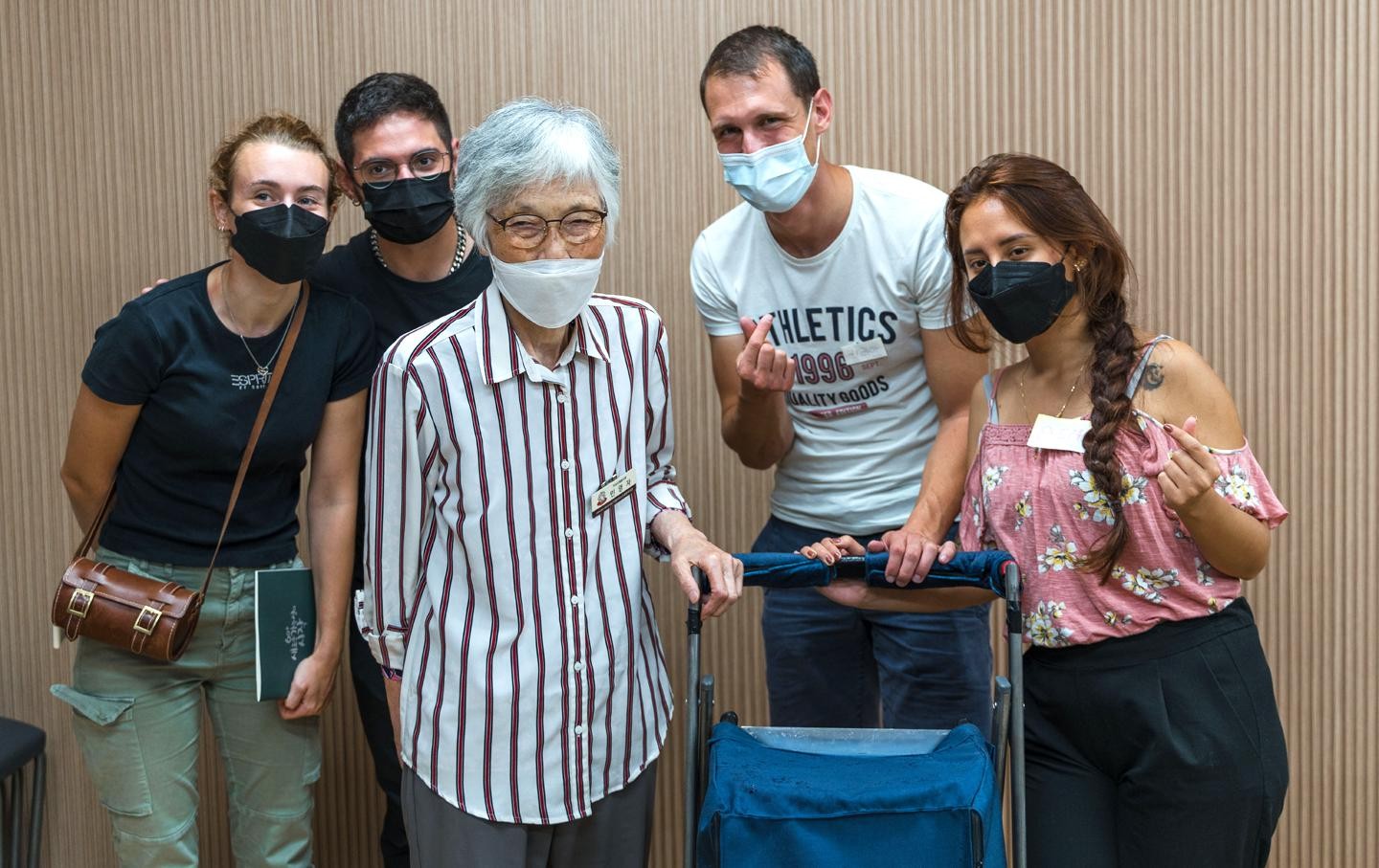 Switzerland-Korea exchange students test solutions for seniors - EPFL