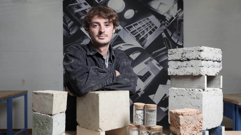 Morris made his own earth bricks as part of his Master’s project. © Alain Herzog / 2022 EPFL