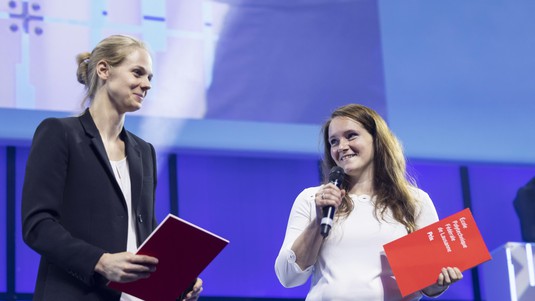 Nathalie Brandenberg and Sylke Hoehnel, co-founders of SUN Bioscience, received an Alumni Award. © EPFL