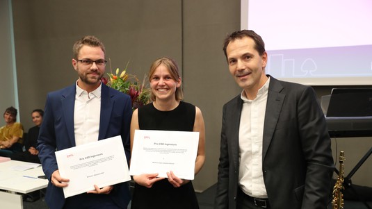 Sébastien Will et Clara Streule reçoivent le Prix CSD © Greg Eaves/ 2022 EPFL