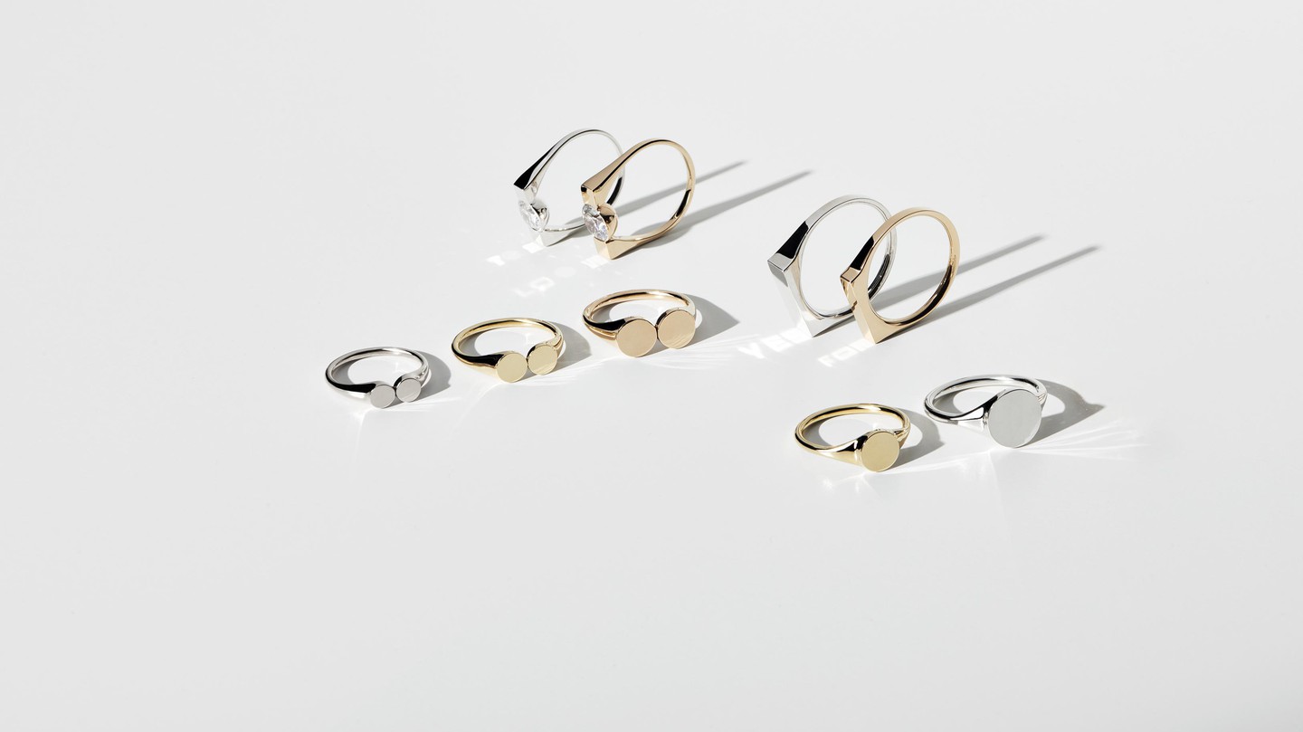 THE RAYY rings reflect light as words appearing on dark surfaces. © THE RAYY