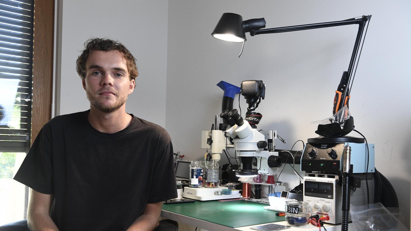 “Why do we throw away electronics when they break?” EPFL