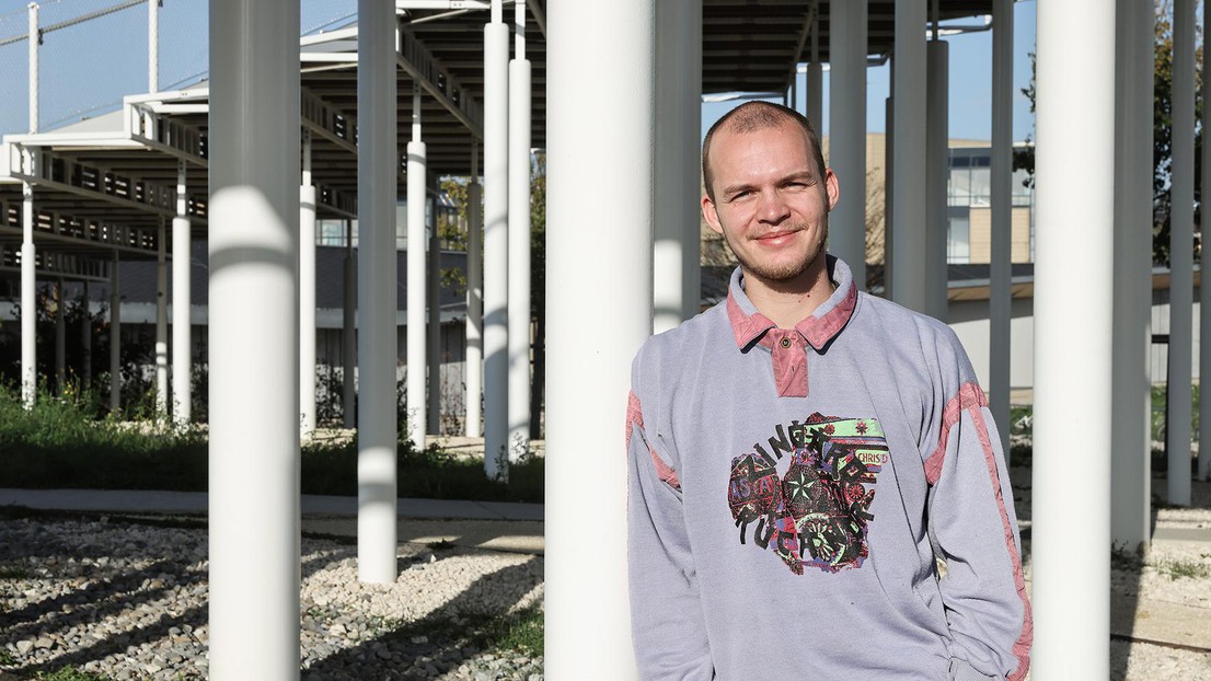 Linus Rösler picked up the 2022 award for the highest Master’s grade point average. ©Alain Herzog/EPFL
