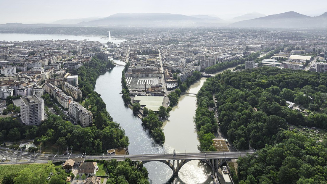 Aerial view of the Rhone river in Geneva. © EPFL/LAST/N. Sedlatchek.