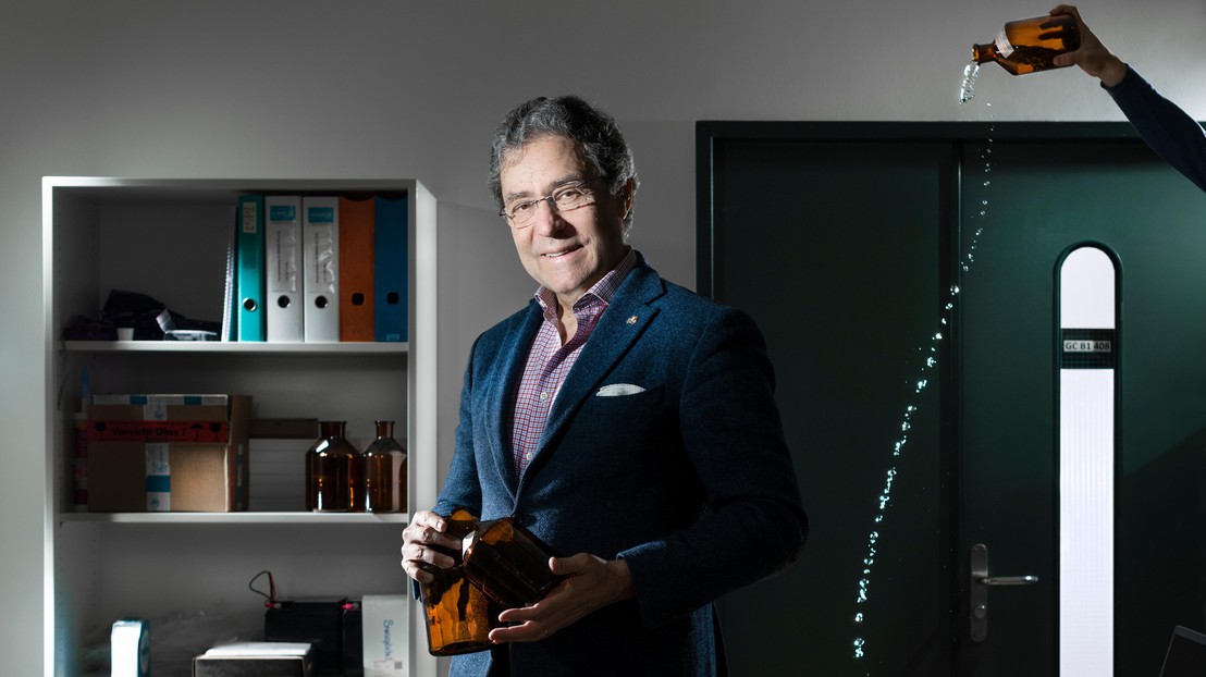 Andrea Rinaldo in his lab. © EPFL / Fred Merz | Lundi13