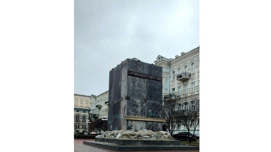 Sandbags fell apart after 10 months of  protecting the base of the monument  of composer Lysenko near Kyiv Opera. The monument is covered by plywood sheets. Dasha  Podoltseva