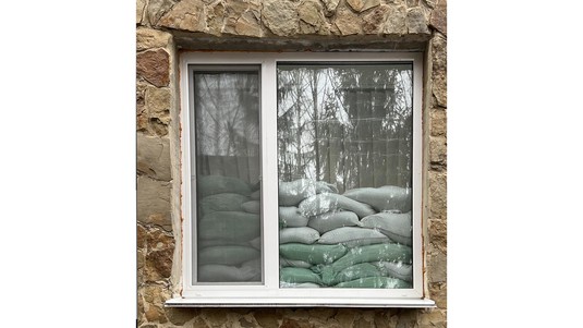 Sandbags on windows of the hospital in Khmil’nyk. Elena Orap