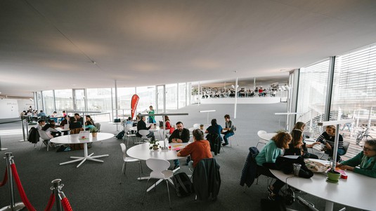 Mieux qu'un livre? La librairie humaine qui permet d'«emprunter» des scientifiques de l'EPFL.  2023 EPFL / Adrien Buttier  - CC-BY-SA 4.0