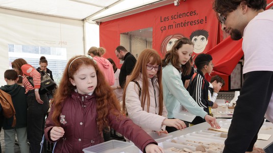 Les ateliers passants et l'espace «Comment ça marche». © 2023 Muriel Gerber / EPFL