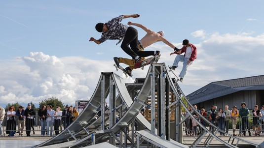 The Urban Move Academy show, combining skateboarding and parkour. © 2023 Muriel Gerber / EPFL