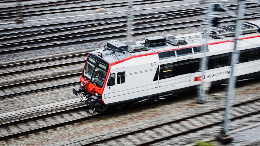 Swiss train © Kajetan Sumila 2021 Unsplash