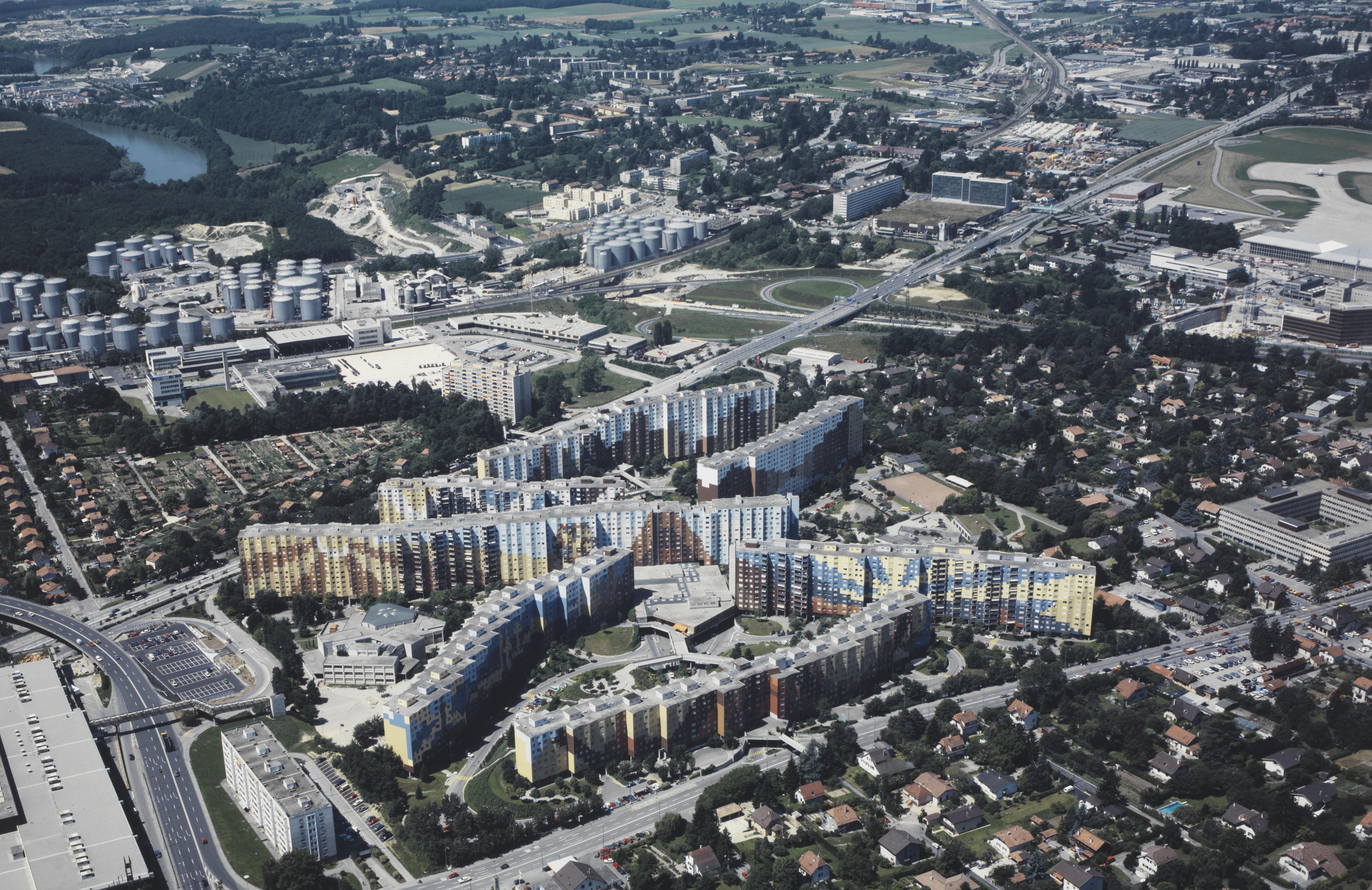 Vue aérienne de la cité Avanchet-Parc. © Swissair Photo