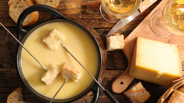 Cheese fondue © EPFL / iStock / margouillatphotos 2023