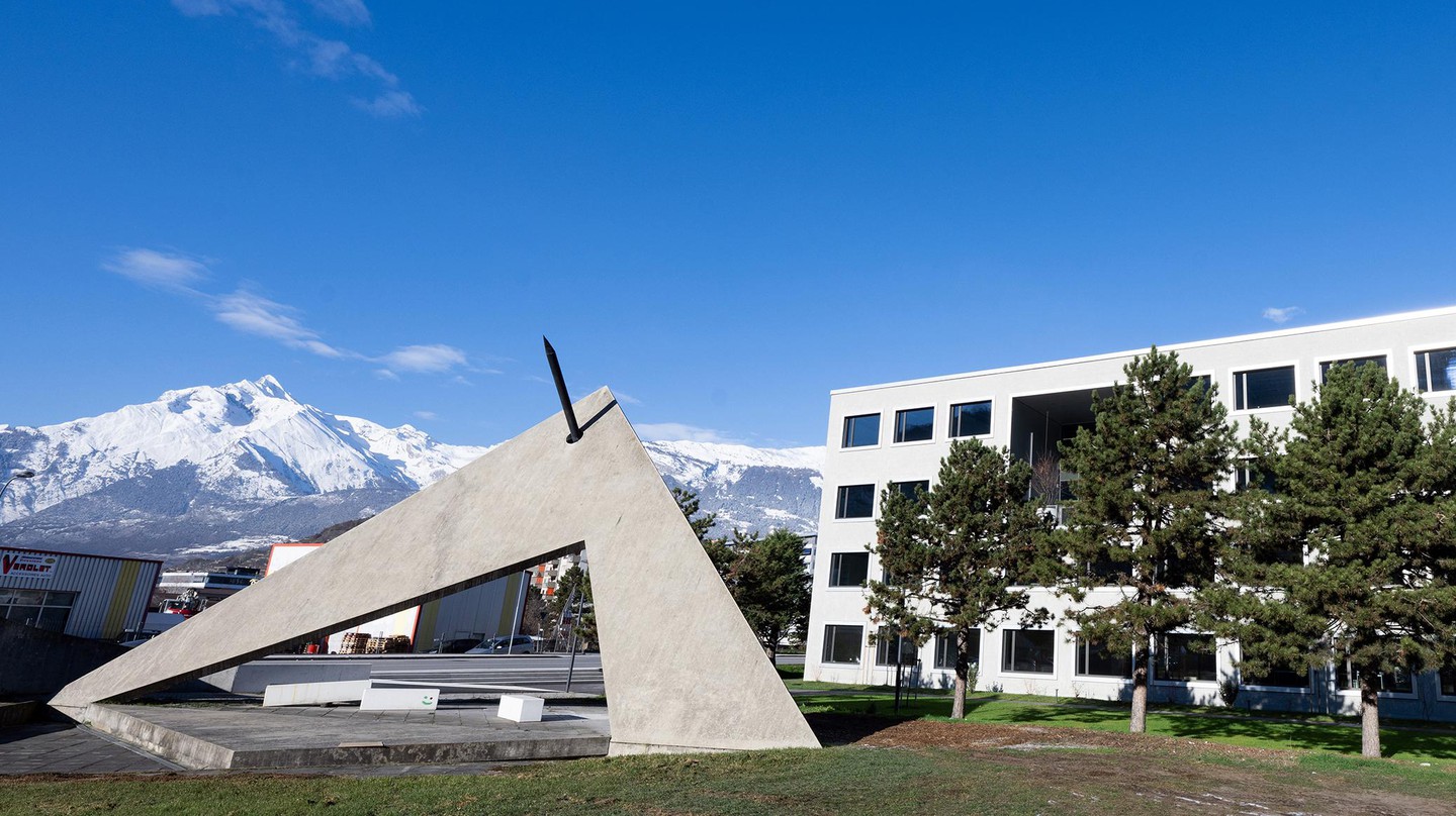 Un démonstrateur de captage, d’utilisation et de stockage du carbone sera déployé sur le campus EPFL Valais-Wallis. © Olivier Maire/EPFL