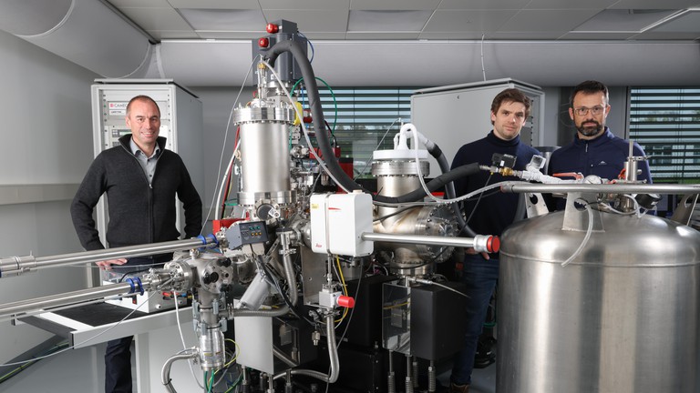 From the left to the right:Anders Meibom,Florent Plane,Stéphane Escrig. ©2023 EPFL/A.Herzog