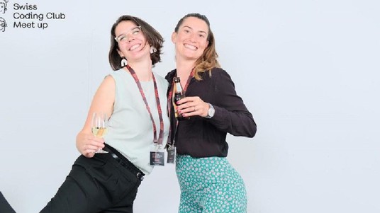 Luisa und Anna aus dem Team Coding Club for Girls © 2023 EPFL