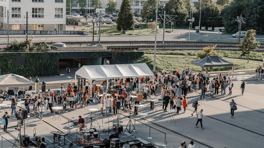 SwissTech Village Marchéco  © Adrien Buttier /  EPFL 2022