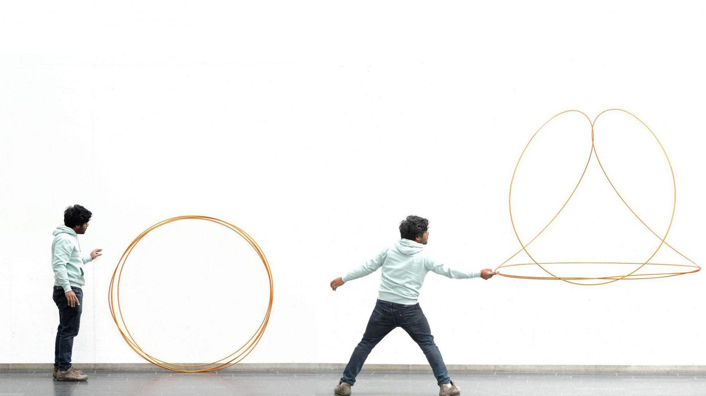 Elastic knot forms © Michele Vidulis / EPFL 2023