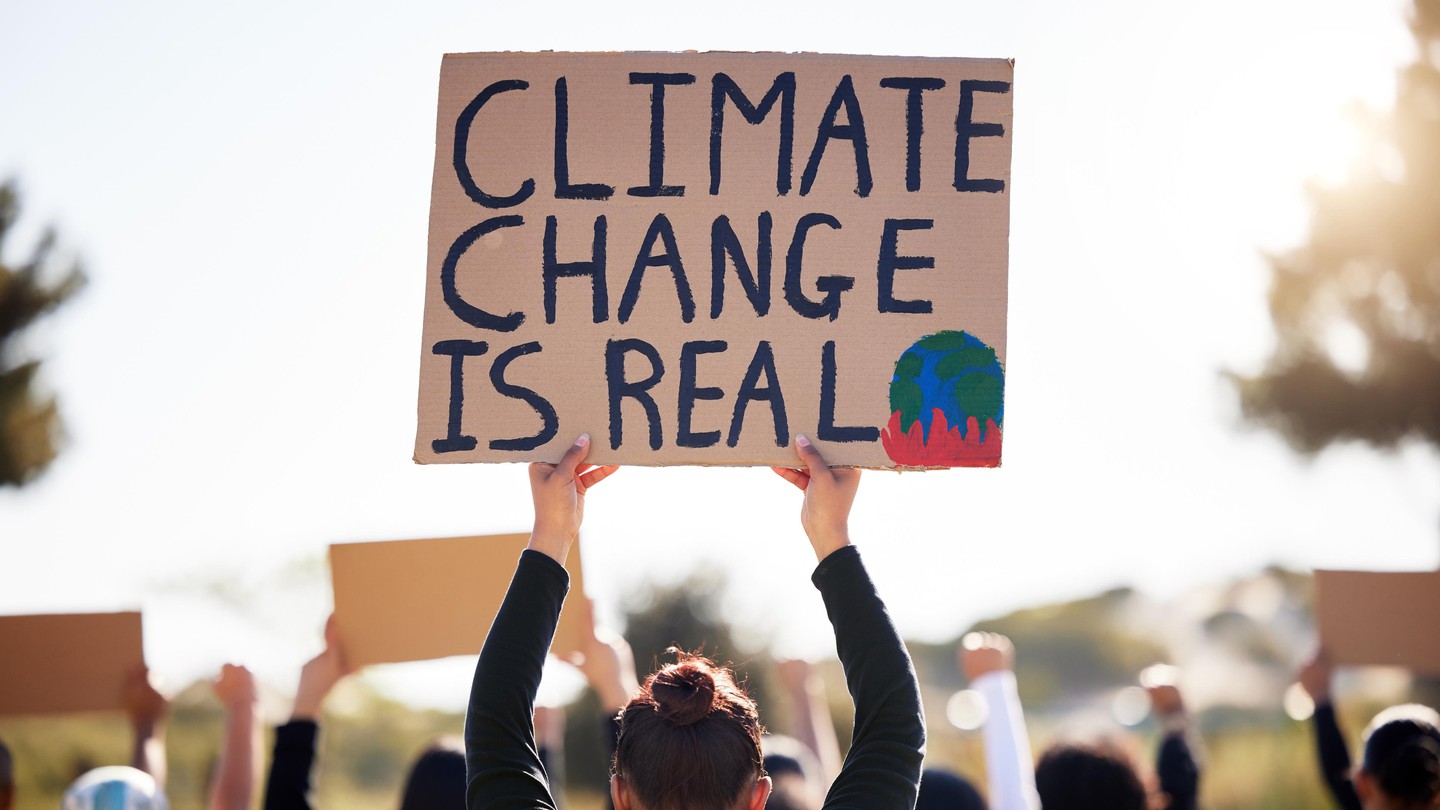Les jeunes manifestent pour la grève pour le climat.© Istock