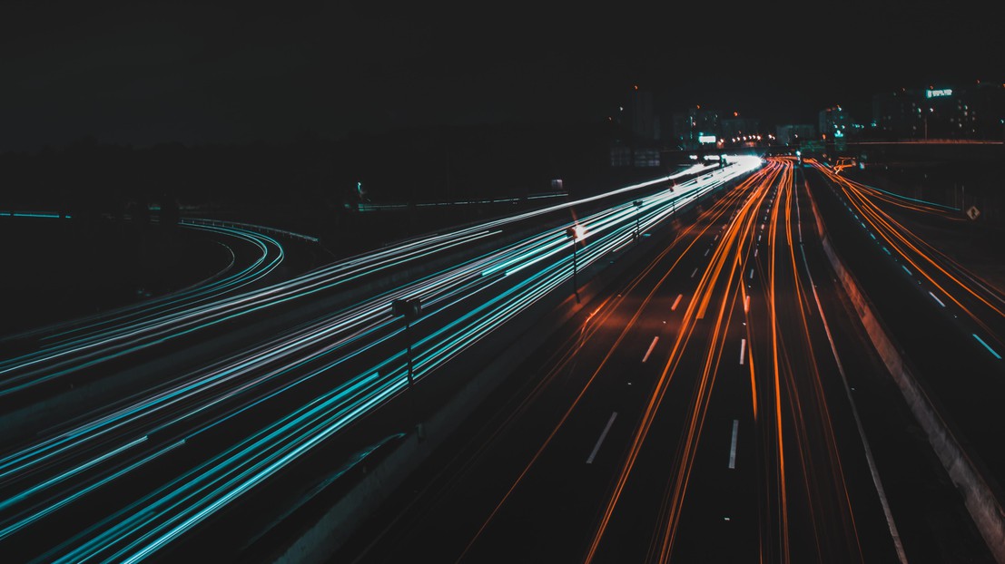 Highway long exposure © Cris Ovalle 2018 Unsplash