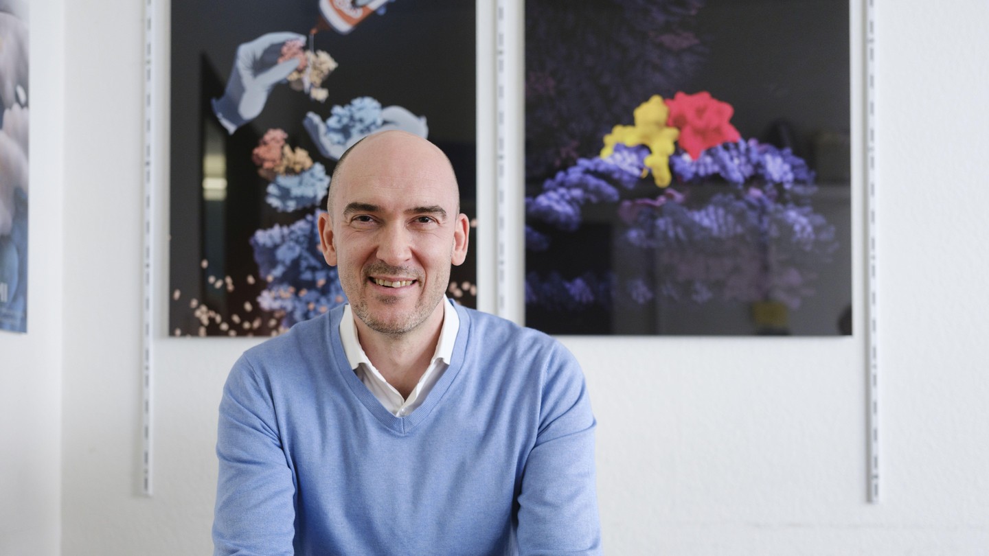A new chair in interdisciplinary cancer research EPFL