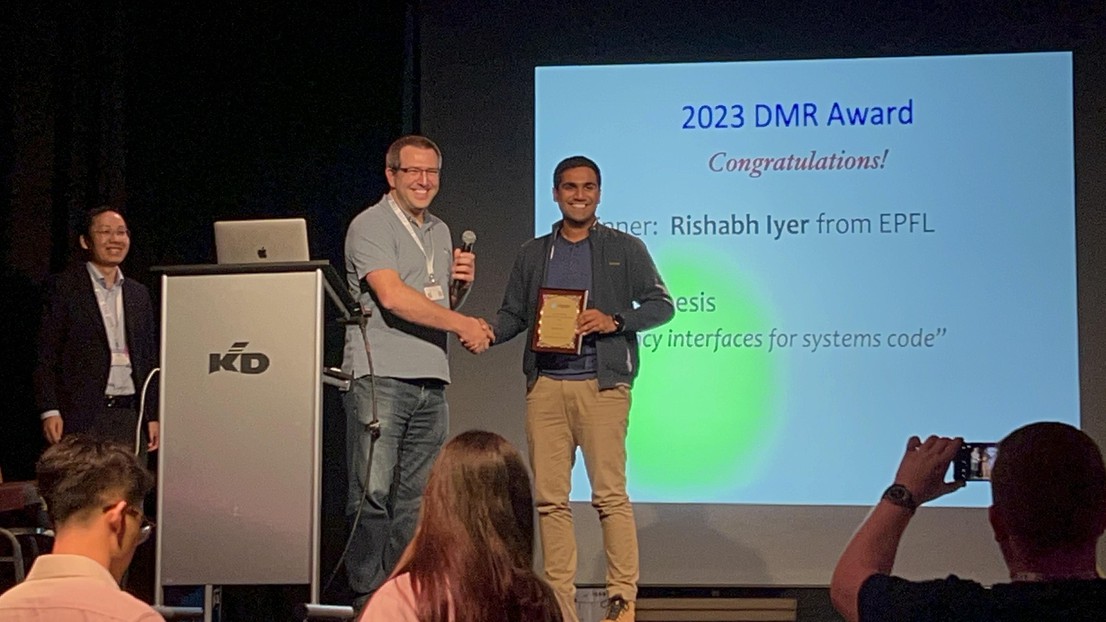 Rishabh Iyer receiving his award © 2023 EPFL