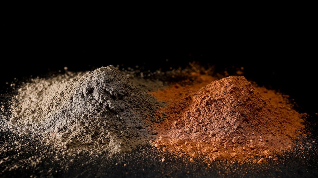 LC3 cement, natural colour on the right, with colour control on the left. LC3 cement has the potential to significantly reduce global CO2 emissions.© 2023 LC3 Project/Stefan Wermuth