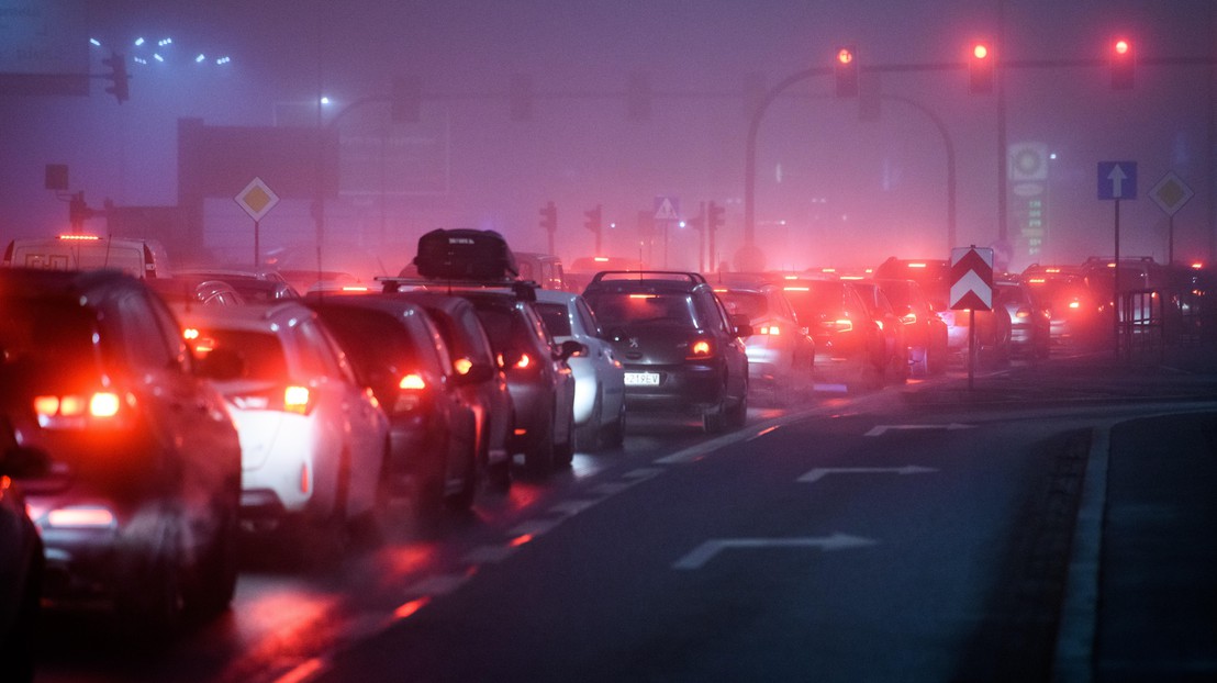 Smog and heavy traffic at night © Jacek Dylag 2020 Unsplash Smog and heavy traffic at night © Jacek Dylag 2020 Unsplash